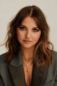 Миа Маккенна-Брюс