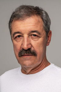 Низам Намидар