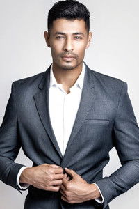 Деннис Менсиа