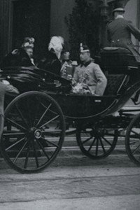 Intocht van hertog Hendrik van Mecklenburg en H.M. de koningin aan het Staatsspoor te 's-Gravenhage