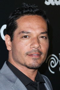 Грег Серано