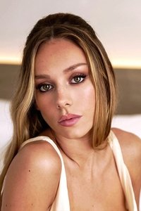 Эстер Экспосито