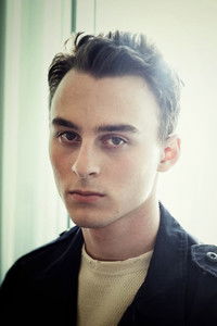 Уайатт Олефф