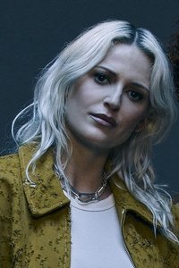 Эмили Армстронг