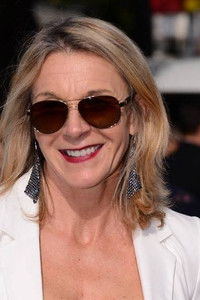 Кристел Хенон