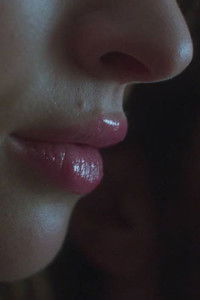 Дівчина з ведмедиком