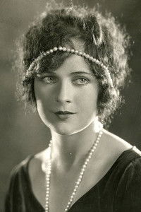 Жаклин Логан