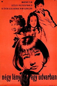 Négy lány egy udvarban